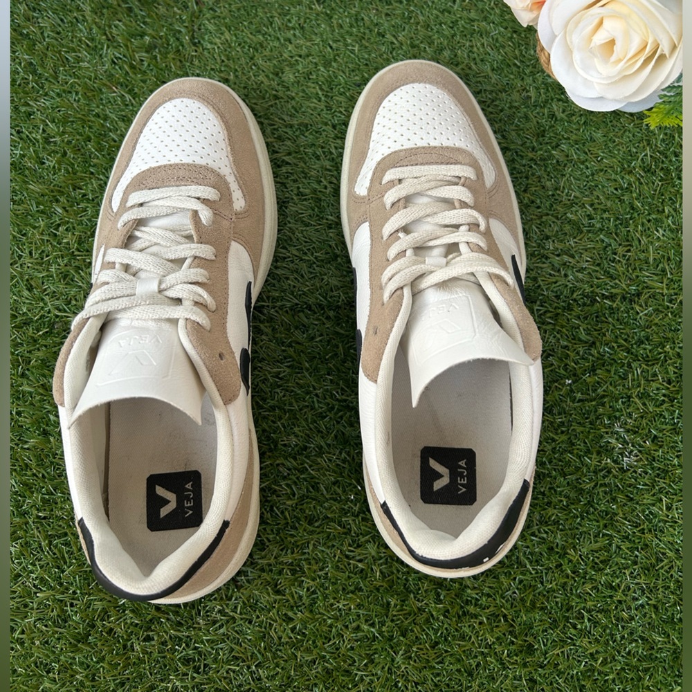 VEJA
'V-1O CHROMEFREE LEATHER' SNEAKERS
$199 O-EXTRA WHITE BLACK SAHARA men 7 👟 - Picture 12 of 16